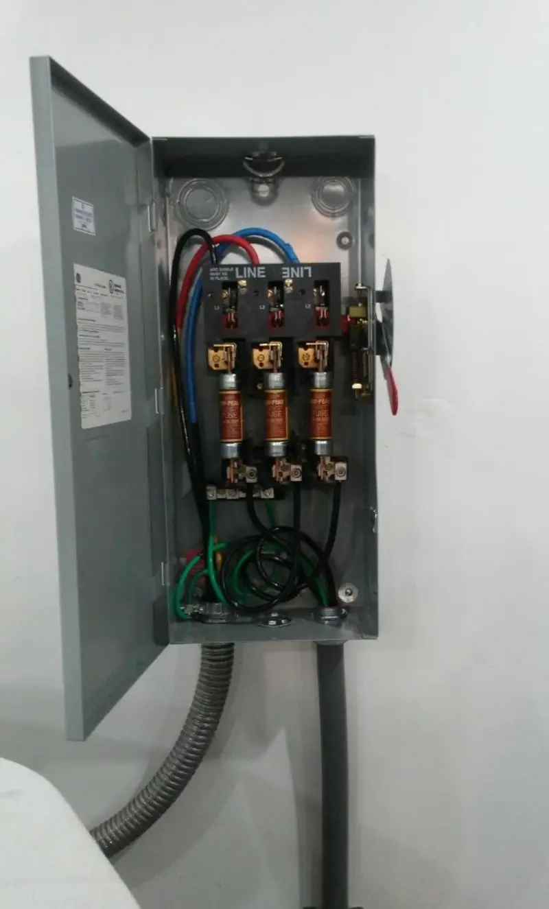 Three-phase disconnect switch installed for Smoke Detector Installation in Monroe